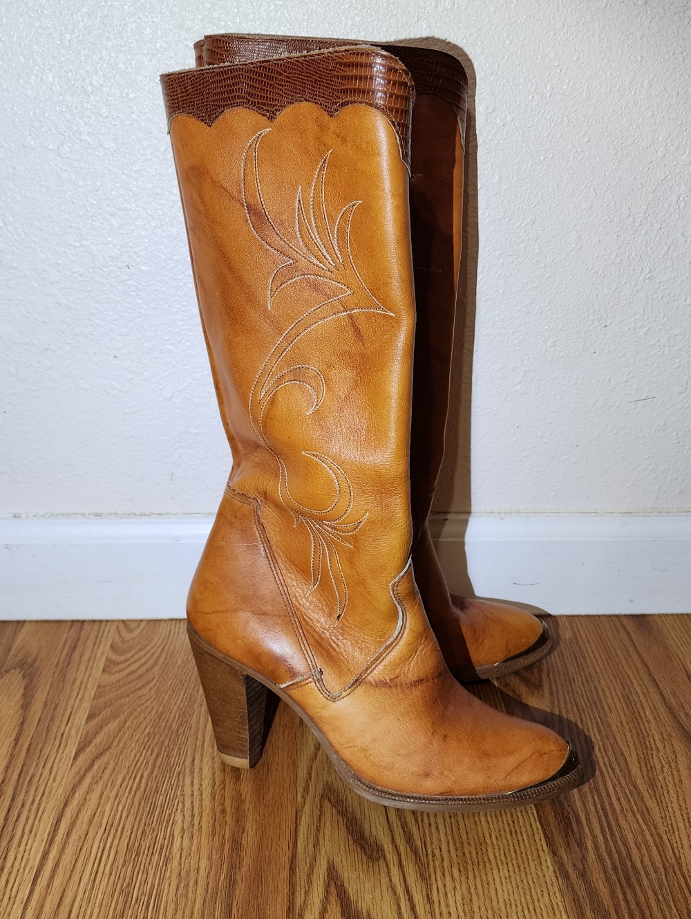 Vtg 70s RARE Dingo Womens 6 M Western Cowboy Boots Brown Leather Brass Toe Cap